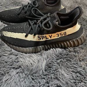 Oreo yeezys available